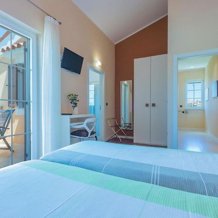 Ferienhaus In Pomer Mit Privatem Beheizten Pool Und Meerblick Bagian luar foto