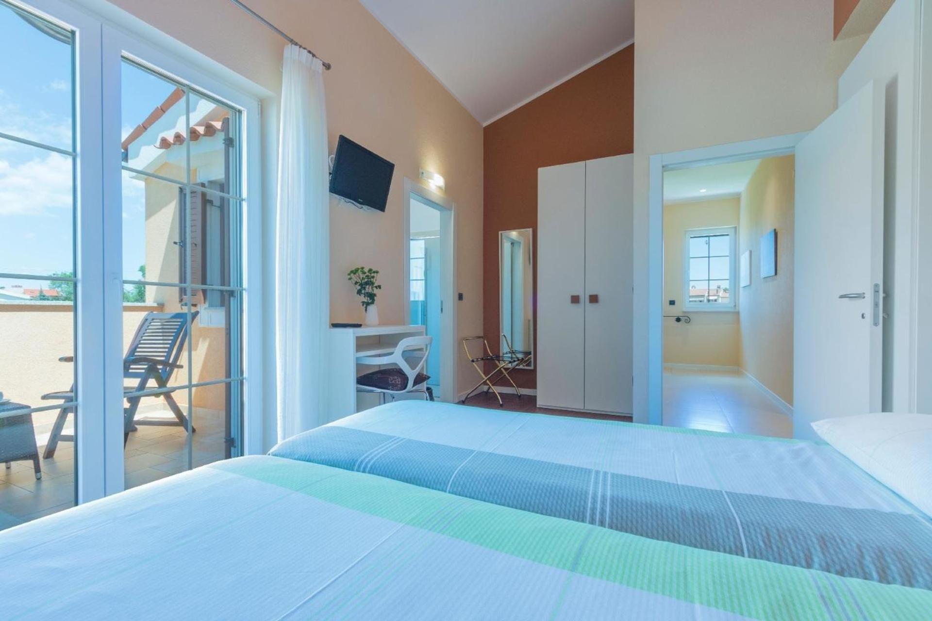 Ferienhaus In Pomer Mit Privatem Beheizten Pool Und Meerblick Bagian luar foto