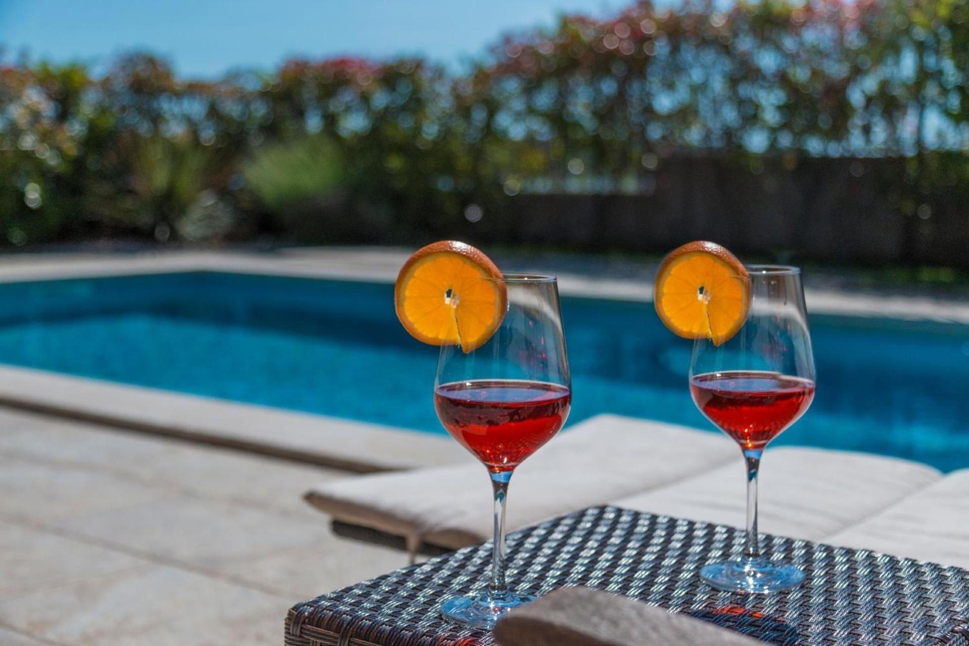 Ferienhaus In Pomer Mit Privatem Beheizten Pool Und Meerblick Bagian luar foto