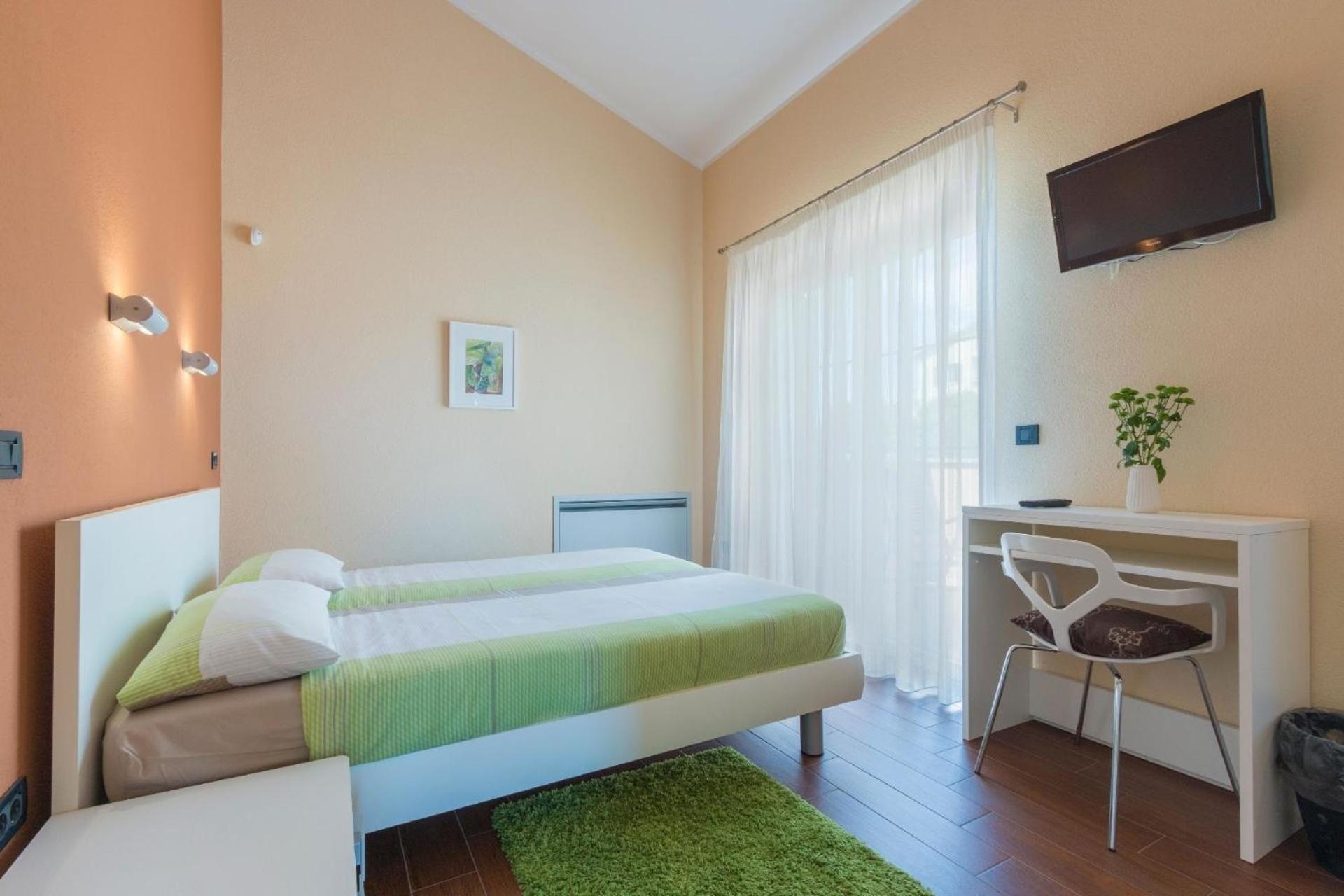 Ferienhaus In Pomer Mit Privatem Beheizten Pool Und Meerblick Bagian luar foto