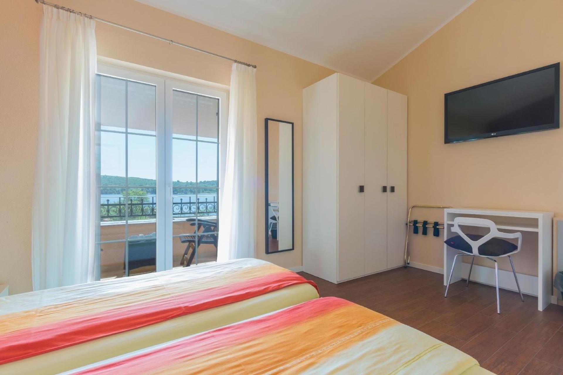 Ferienhaus In Pomer Mit Privatem Beheizten Pool Und Meerblick Bagian luar foto