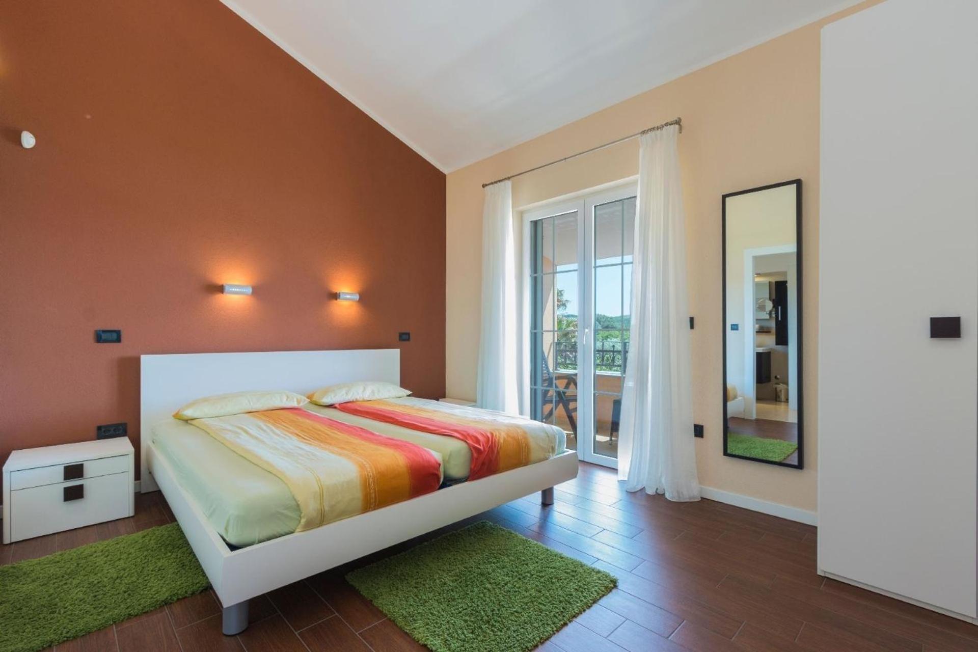 Ferienhaus In Pomer Mit Privatem Beheizten Pool Und Meerblick Bagian luar foto