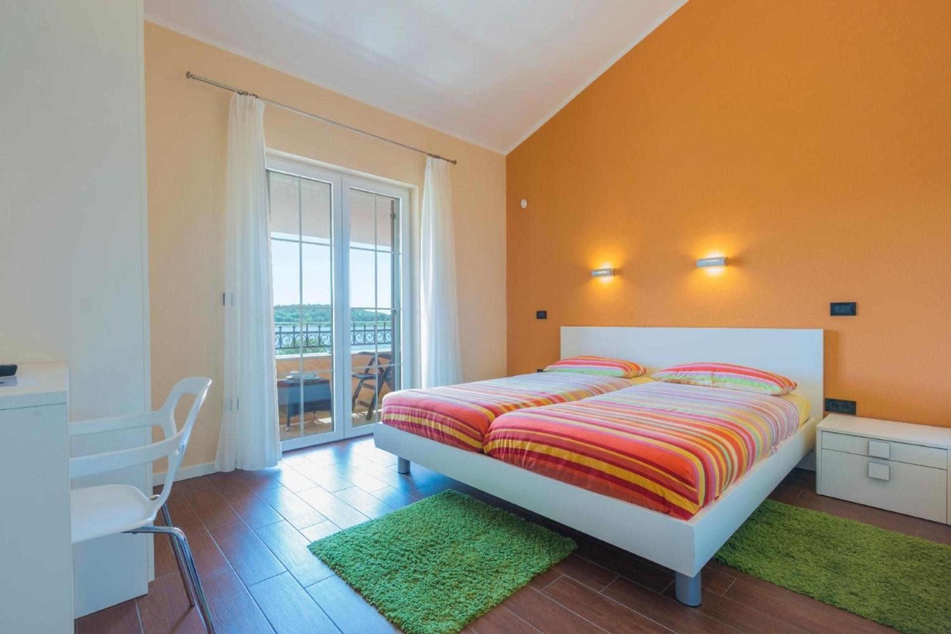 Ferienhaus In Pomer Mit Privatem Beheizten Pool Und Meerblick Bagian luar foto